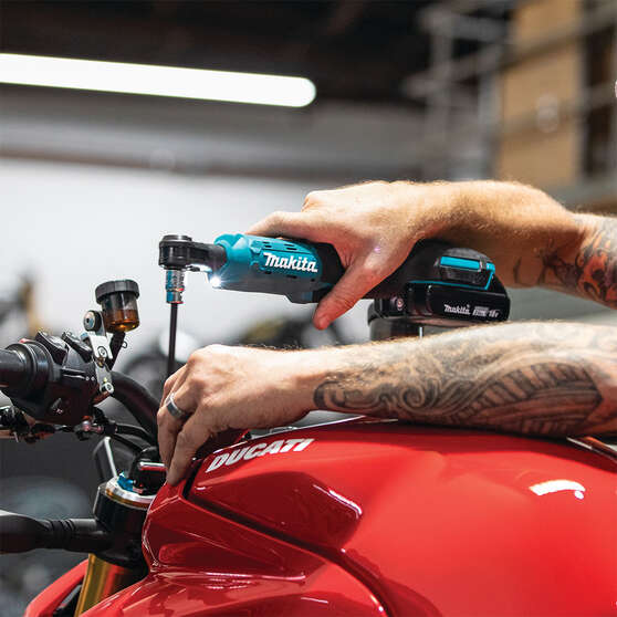 Makita 18V 3/8"- 1/4" Drive Ratchet Skin DWR180Z, , scanz_hi-res