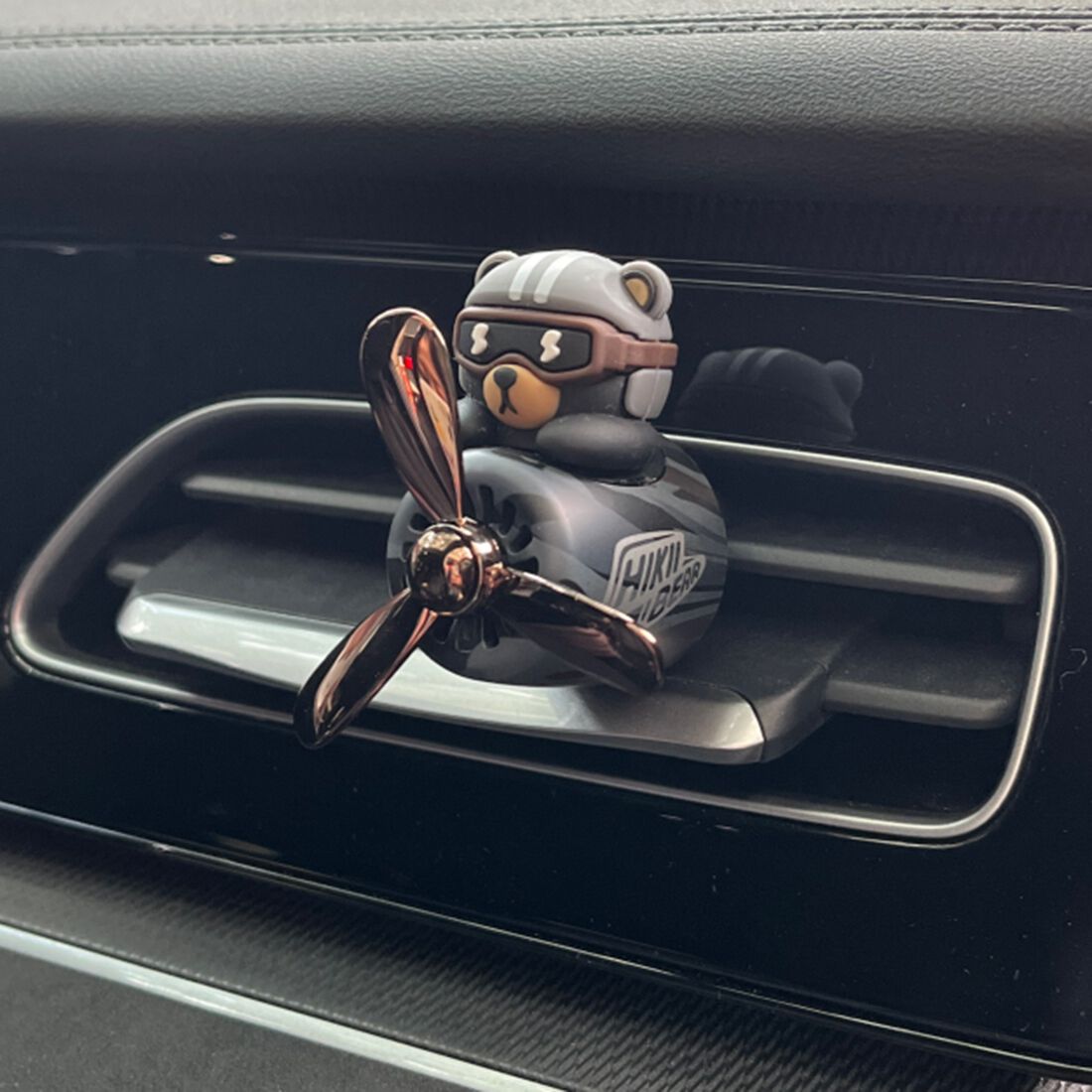 Vent Air Freshener Spinner Pilot Bear Premium, , scanz_hi-res