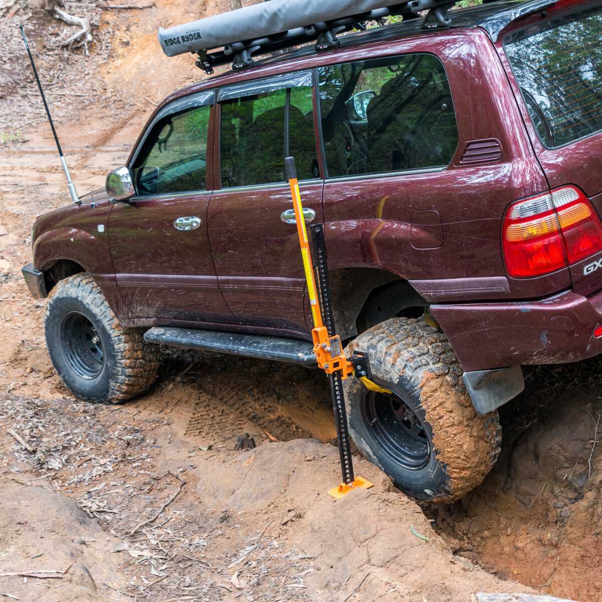 High outlet jack car