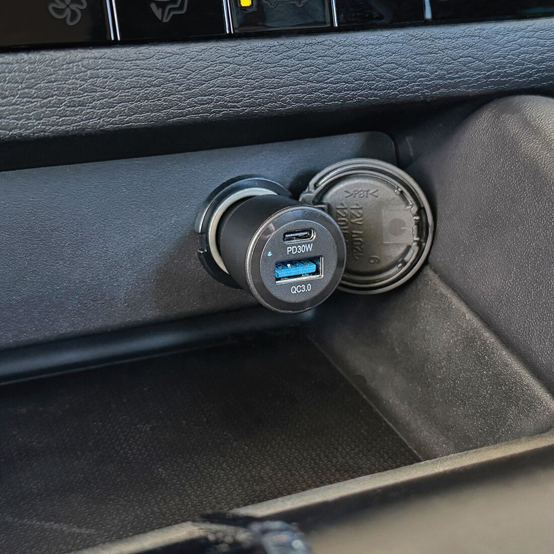 Cabin Crew 12V 60W 2 Port USB In-Car Charger, , scanz_hi-res