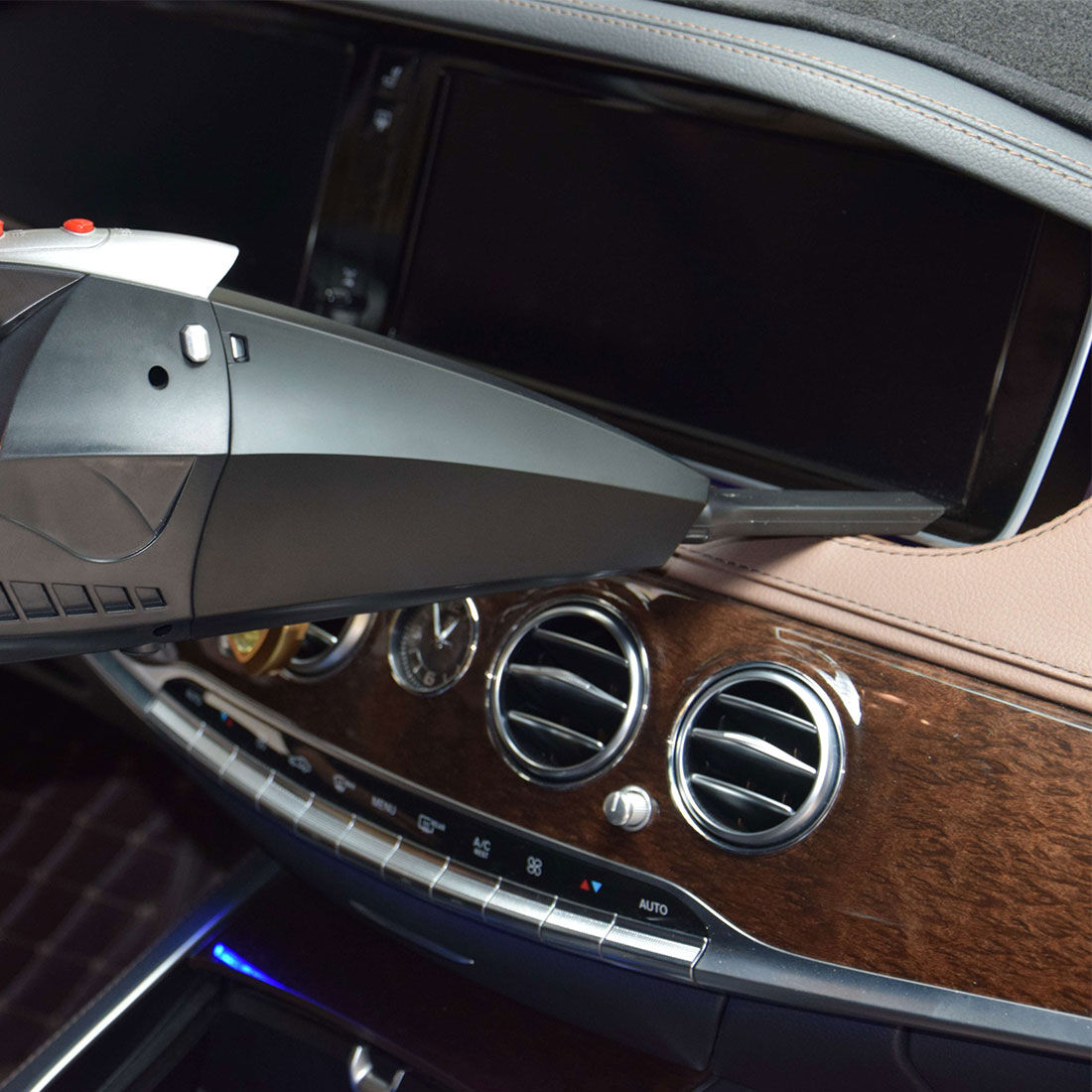 Cabin Crew 12V Car Vacuum Cleaner, , scanz_hi-res