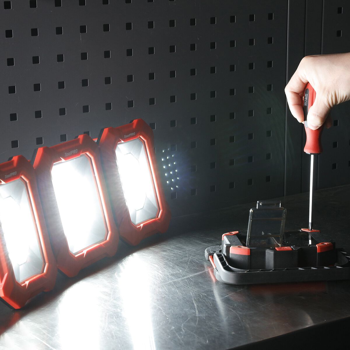ToolPRO Folding 360&deg; Area Light 3000 Lumens, , scanz_hi-res