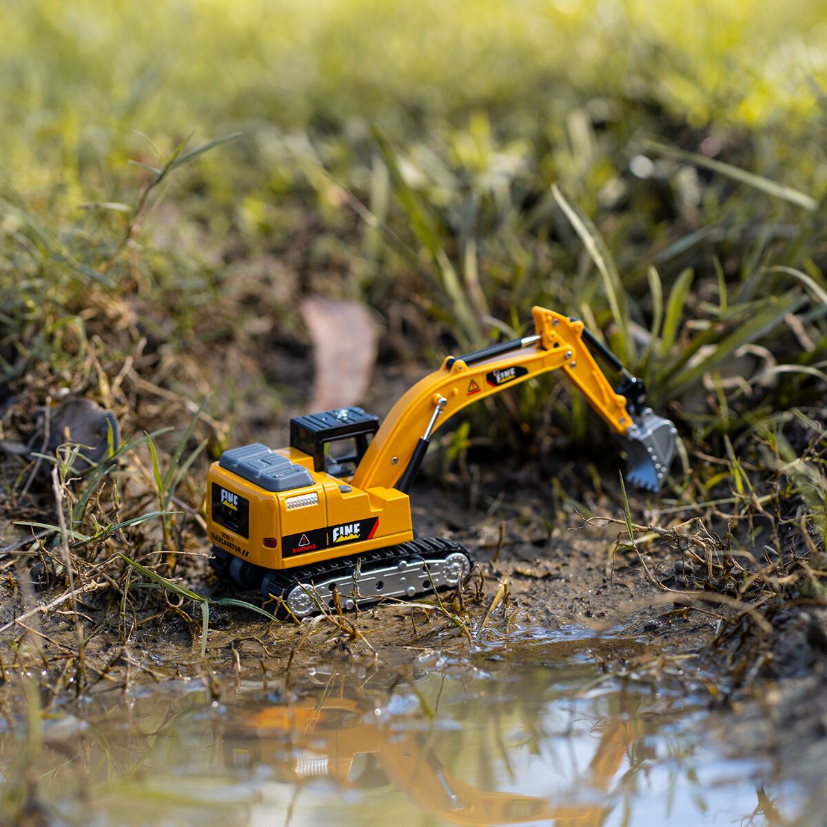 Remote Control 1:64 Excavator with Storage Box, , scanz_hi-res