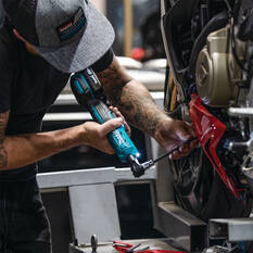 Makita 18V 3/8"- 1/4" Drive Ratchet Skin DWR180Z, , scanz_hi-res