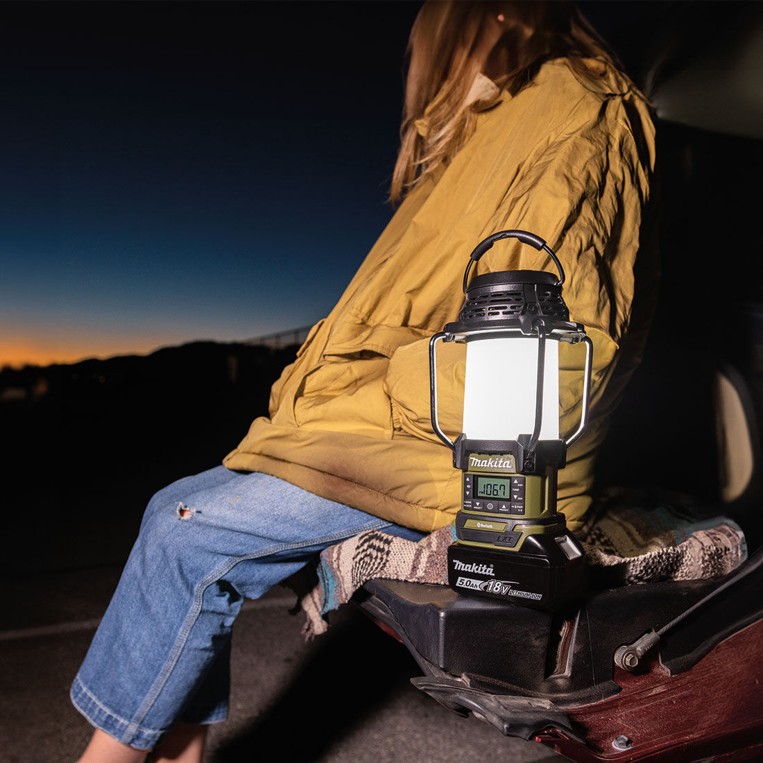 Makita 18V Bluetooth Radio Lantern/Flashlight Skin DMR056O, , scanz_hi-res