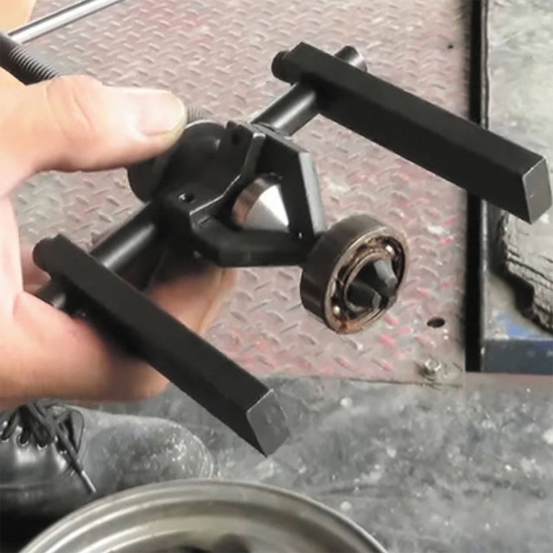 Toledo 3 Jaw Pilot Bearing Puller, , scanz_hi-res