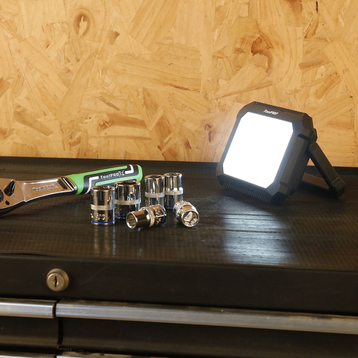 ToolPRO Folding Area Light 1200 Lumens, , scanz_hi-res