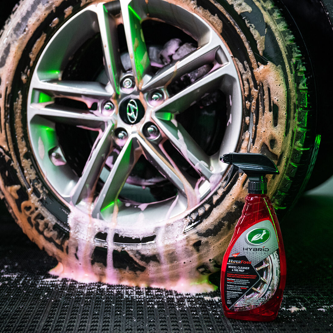 Turtle Wax Hybrid Solutions Hyper Foam Wheel Cleaner & Tyre Prep 680mL, , scanz_hi-res