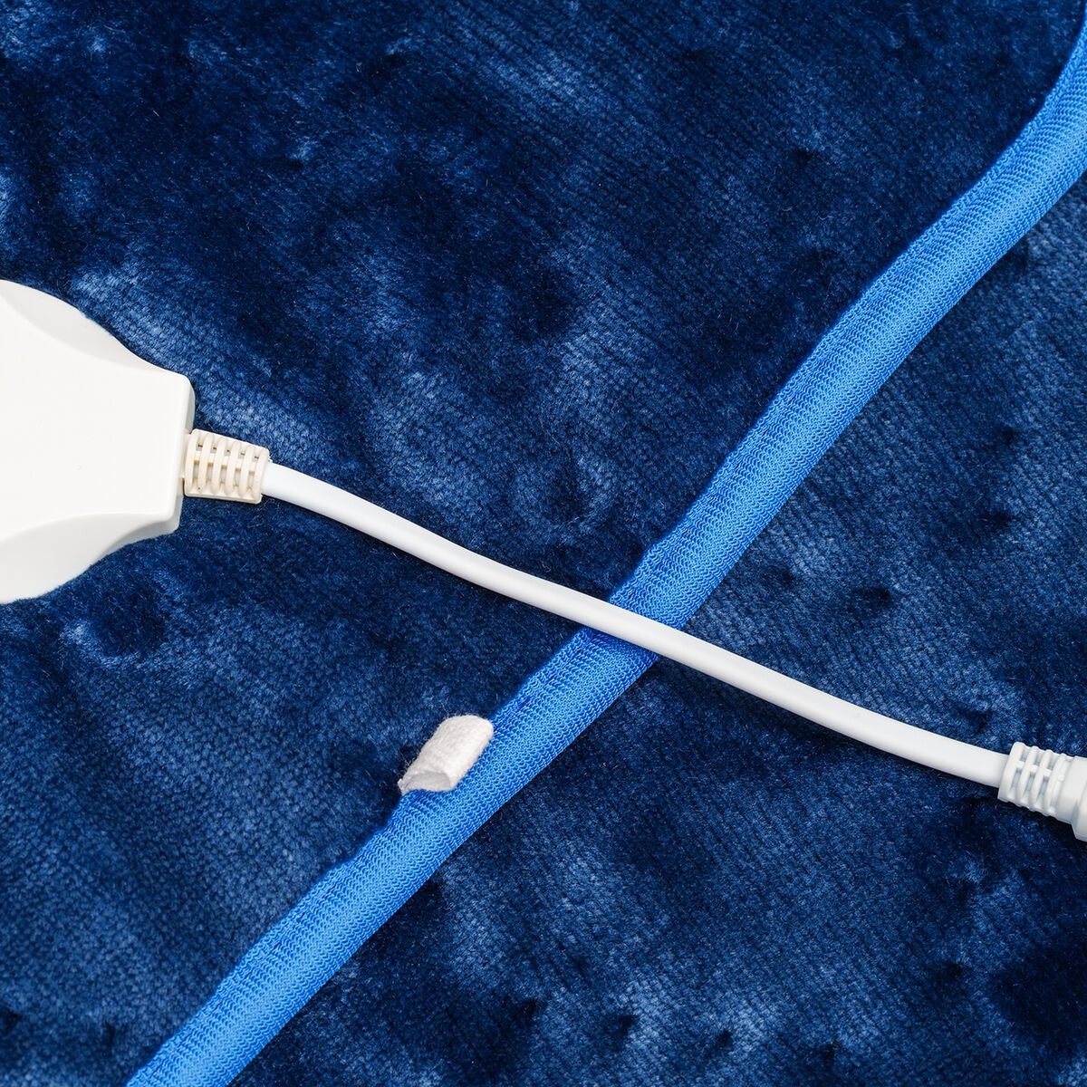 Hardkorr 12V Heated Blanket - 1500 x 1100mm, , scanz_hi-res