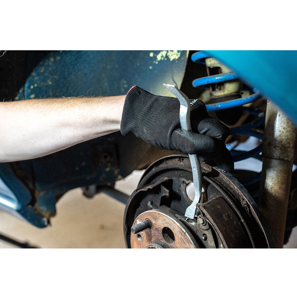 Truck brake adjusting tool clearance