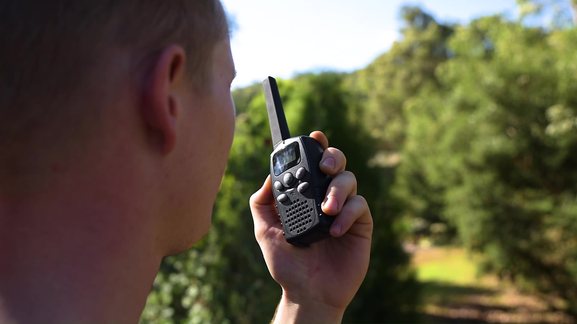 how to use a uhf radio